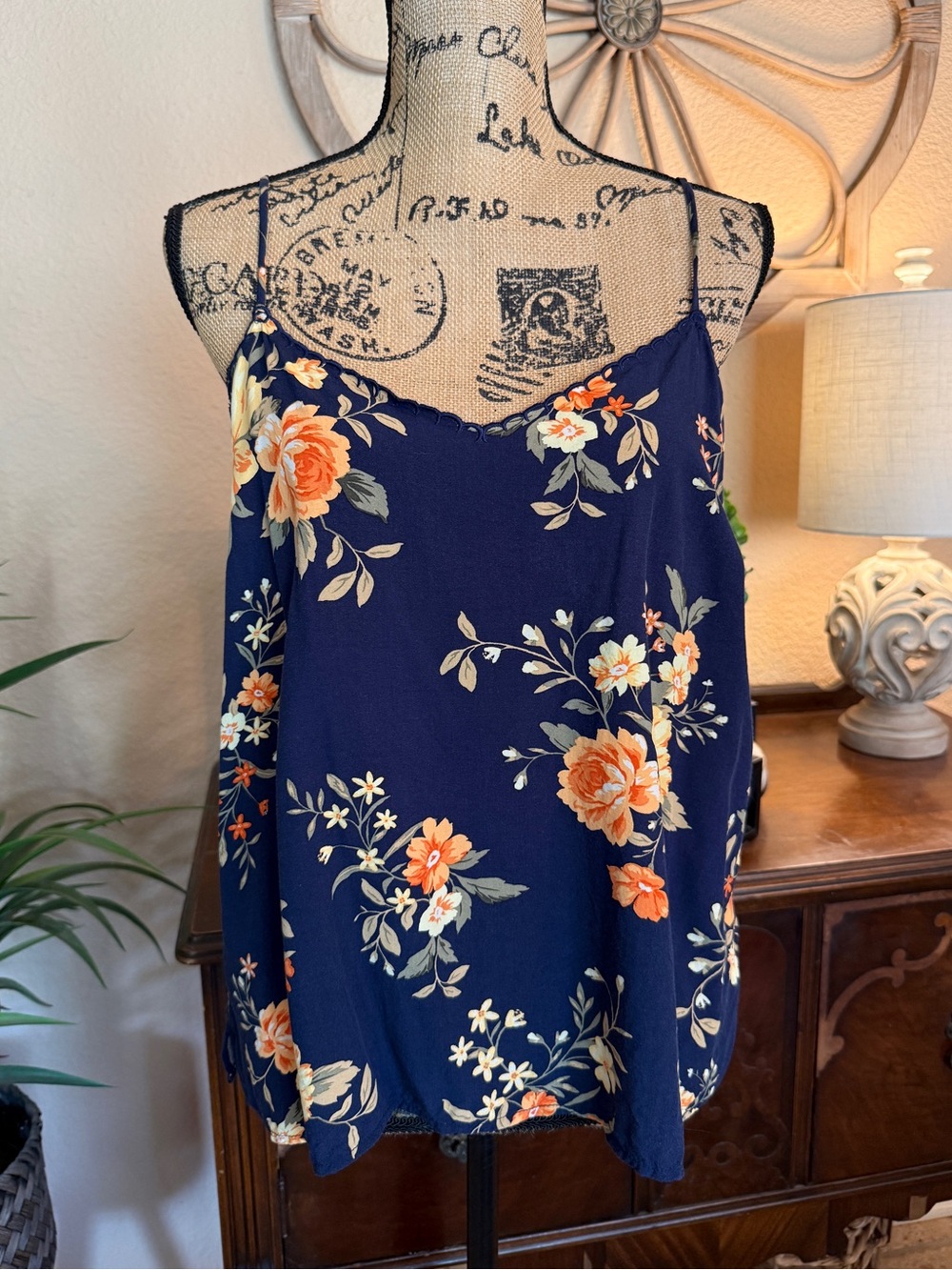 Old Navy~Navy Floral Spaghetti Strap Scalloped Embroidered Neckline Tank Top